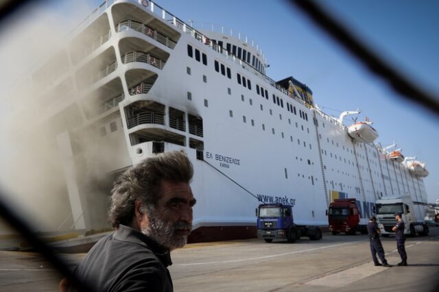 Συνεχίζεται η κατάσβεση της φωτιάς στο “Ελευθέριος Βενιζέλος”