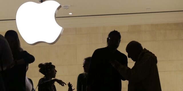 Γράφει ιστορία η Apple: H πρώτη εταιρία που ξεπέρασε το 1 τρις
