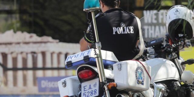 Πιάστηκε στα πράσα 28χρονος που “ρήμαζε” αυτοκίνητα στην περιοχή της Ακρόπολης