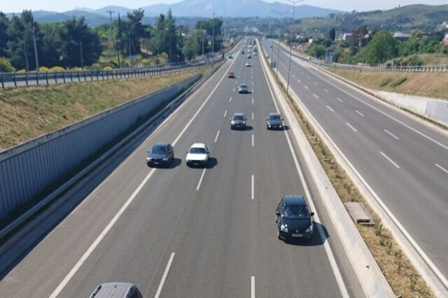 Εκλεισε η Αθηνών – Λαμίας από καθιστική διαμαρτυρία προσφύγων