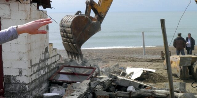 Αυθαίρετα: Μια παλιά ιστορία…