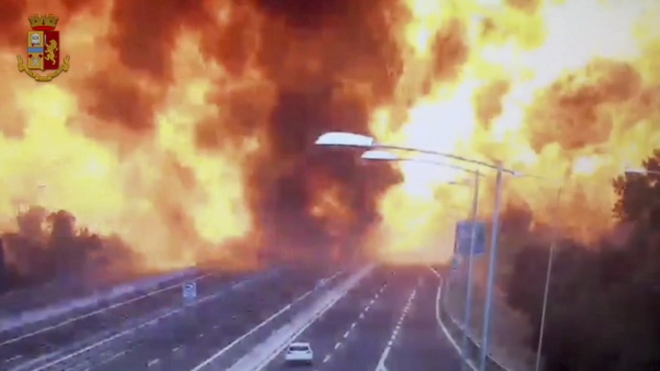 Βίντεο: Η στιγμή της έκρηξης του βυτιοφόρου σε αυτοκινητόδρομο στην Μπολόνια
