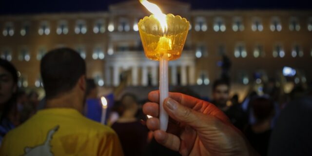 Βουλή: Ψηφίστηκαν τα μέτρα για τους πυρόπληκτους και οι ρυθμίσεις για τις κατεδαφίσεις αυθαιρέτων