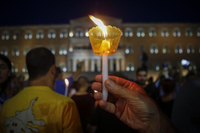 Βουλή: Ψηφίστηκαν τα μέτρα για τους πυρόπληκτους και οι ρυθμίσεις για τις κατεδαφίσεις αυθαιρέτων