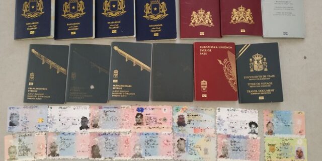 Βρέθηκε στις αφίξεις του αεροδρομίου με μία τσάντα γεμάτη διαβατήρια τρίτων ατόμων