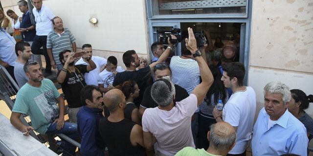 Οργή κατοίκων στον Μαραθώνα: Παραιτηθείτε όλοι – Μας κάψατε