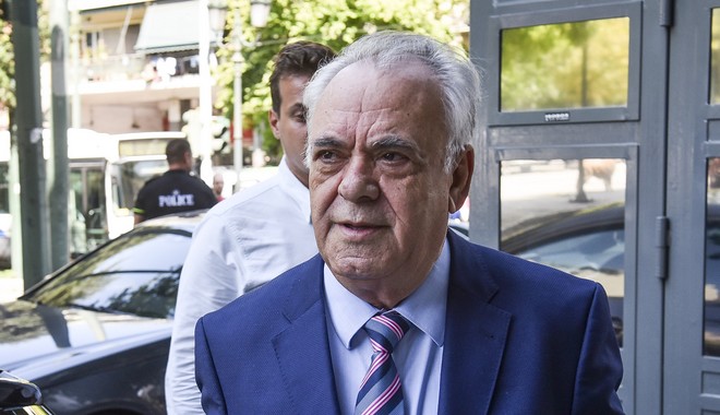 Δραγασάκης: Προσοχή στους εξωγενείς παράγοντες, που επηρεάζουν επιτόκια – τράπεζες