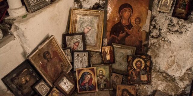 Ιερόσυλοι έκλεψαν 11 εικόνες από εκκλησία στην Αγ. Βαρβάρα Κόνιτσας