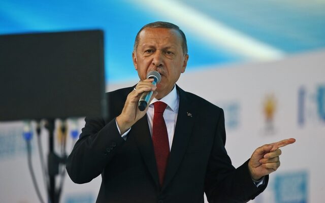Τουρκία – AKP: Δημοσκοπική βουτιά για το κόμμα του Ερντογάν