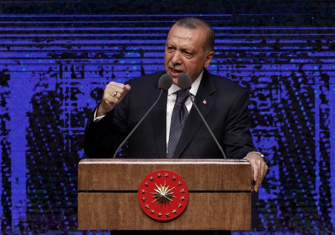 Ερντογάν: Σχέδιο κατά της Τουρκίας η “βουτιά” της λίρας