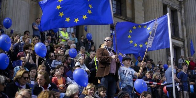 Βελτιώνεται το επενδυτικό κλίμα στην Ευρωζώνη