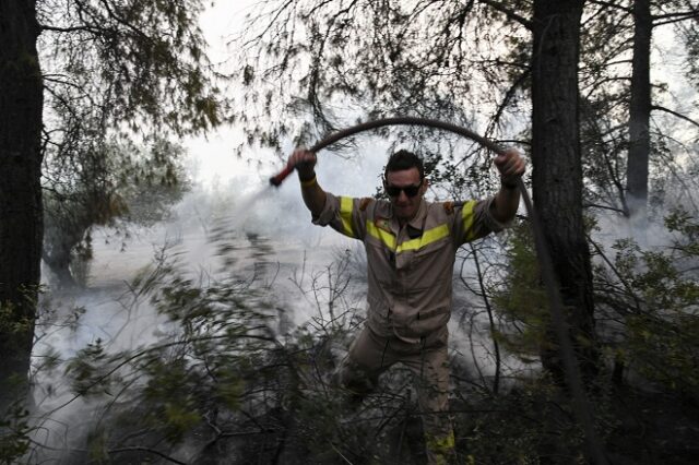 Χωρίς ενεργό μέτωπο η φωτιά στις Ροβιές Ευβοίας