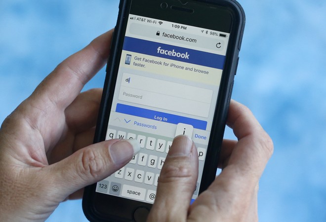 Το Facebook προειδοποιεί 4 εκατ. χρήστες για ενδεχόμενη κατάχρηση των στοιχείων τους