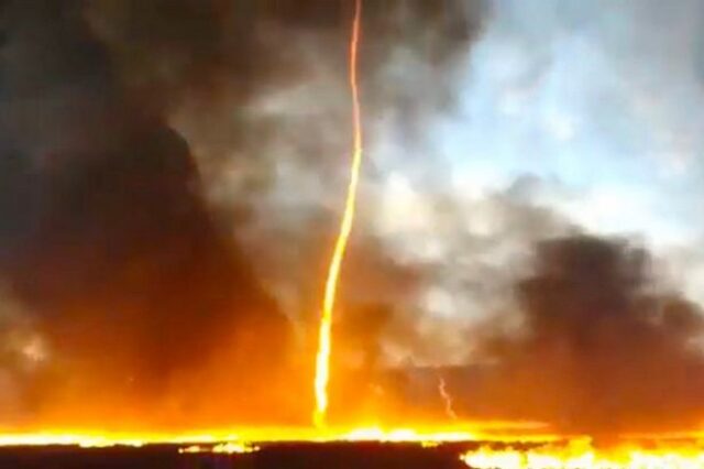 “Firenado” στη Μεγάλη Βρετανία: Πύρινη στήλη 15 μέτρων σε φωτιά σε εργοστάσιο πλαστικών
