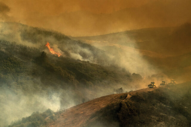 Μπάουμαν: Η κλιματική αλλαγή επιβαρυντικός παράγοντας για τις πυρκαγιές