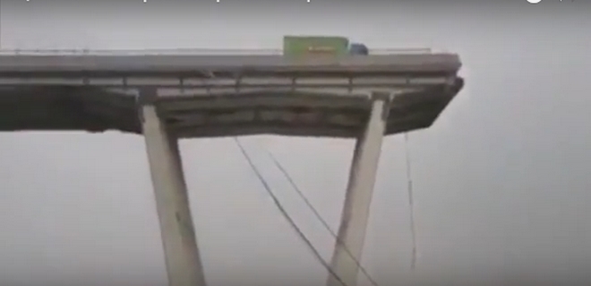 Βίντεο: Οδηγός σταματά λίγα μέτρα πριν βρεθεί στο κενό στη Γένοβα