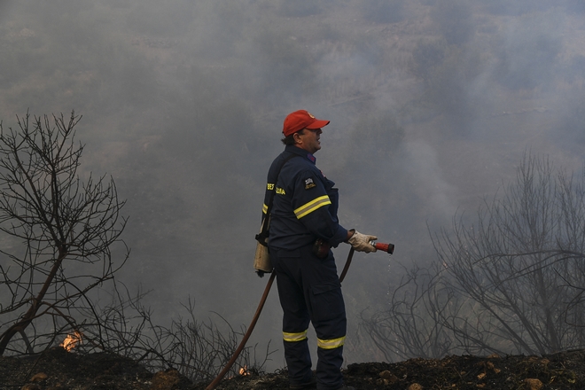 Φωτιά στα Γρεβενά: Υπό μερικό έλεγχο το πύρινο μέτωπο