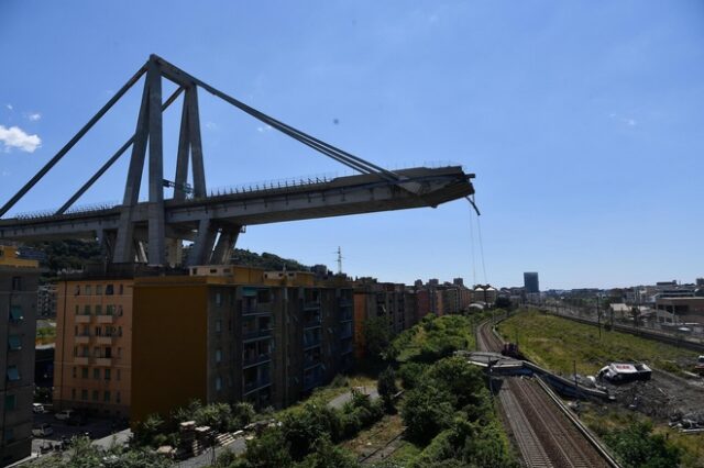 Γένοβα: Συνεχίζουν να βρίσκουν σορούς τα συνεργεία διάσωσης