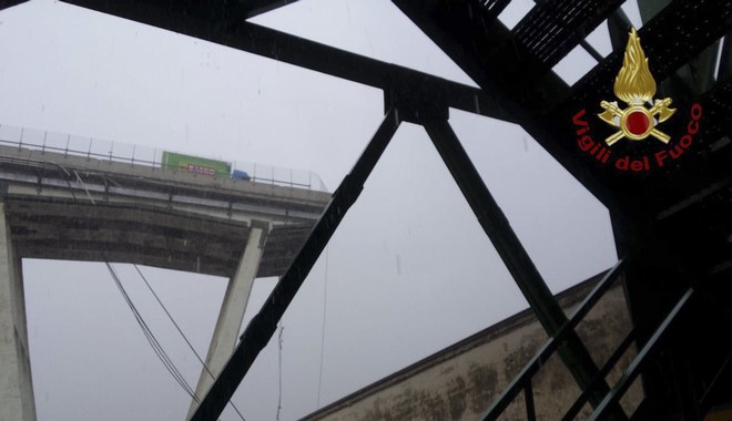 Κατέρρευσε γέφυρα στη Γένοβα – Τουλάχιστον 22 νεκροί