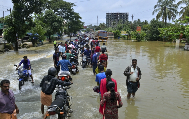 Ινδία: 324 νεκροί στις χειρότερες πλημμύρες των τελευταίων 100 ετών