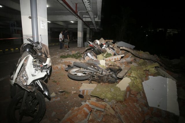Ινδονησία: Τουλάχιστον 37 νεκροί από τον σεισμό των 7 Ρίχτερ