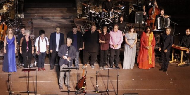 Η συγκλονιστική βραδιά στο Ηρώδειο για τον Μάνο Ελευθερίου και τους πυρόπληκτους