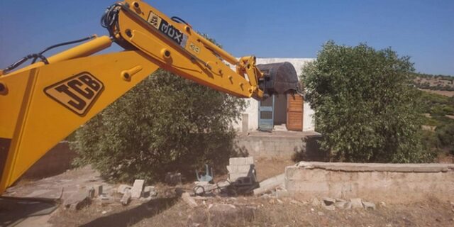 Άρχισαν οι κατεδαφίσεις αυθαιρέτων στην παραλιακή Αθηνών – Σουνίου