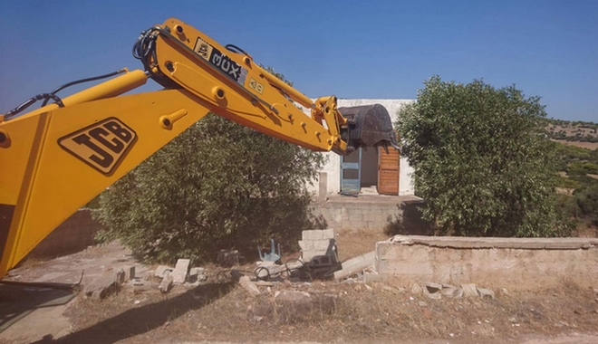 Άρχισαν οι κατεδαφίσεις αυθαιρέτων στην παραλιακή Αθηνών – Σουνίου