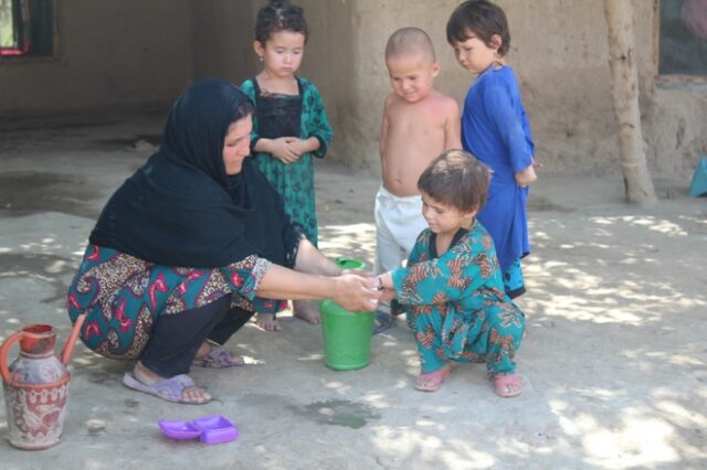 Στο Αφγανιστάν το πλύσιμο των χεριών σώζει ζωές