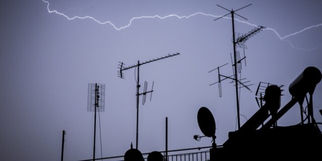 Ρεκόρ… κεραυνών στην Ελλάδα τον Ιούλιο