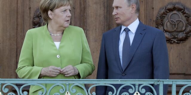 Τρεις ώρες διήρκησε το τετ α τετ Πούτιν – Μέρκελ