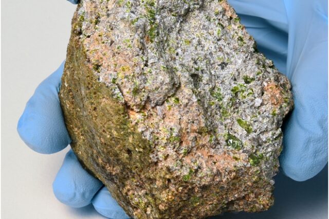 “Ξεκλειδώνονται” τα μυστήρια: Ανακαλύφθηκε ο αρχαιότερος μετεωρίτης που έχει βρεθεί ποτέ