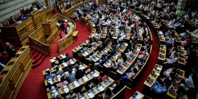 Έντονες αντιδράσεις των κομμάτων για την παραίτηση Τόσκα