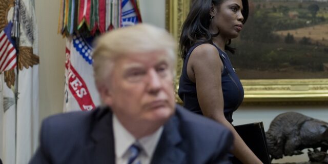 Ο Τραμπ ακυρώνει την διαπίστευση πρώην επικεφαλής της CIA