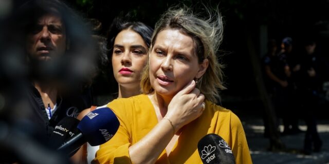 H Παπακώστα επικαλείται Καραμανλή: Το Έθνος πέρα και πάνω από δεξιά, κέντρο και αριστερά