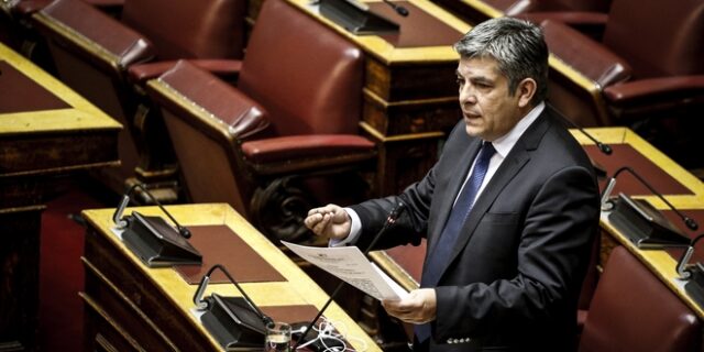Παπαθεοδώρου: Να μας απαντήσουν πού κατευθύνθηκε η ευρωπαϊκή βοήθεια ανά υπουργείο