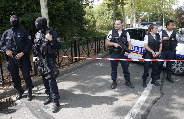 Επίθεση στο Παρίσι: Ο δράστης μαχαίρωσε θανάσιμα τη μητέρα και την αδελφή του