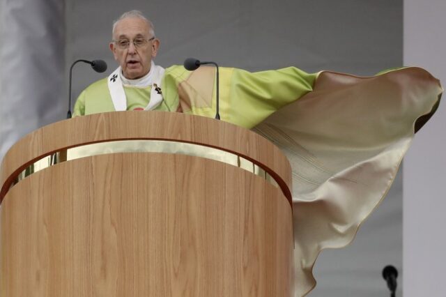 Καταγγελία πρώην Αρχιεπισκόπου για “συγκάλυψη κακοποίησης από τον Πάπα”