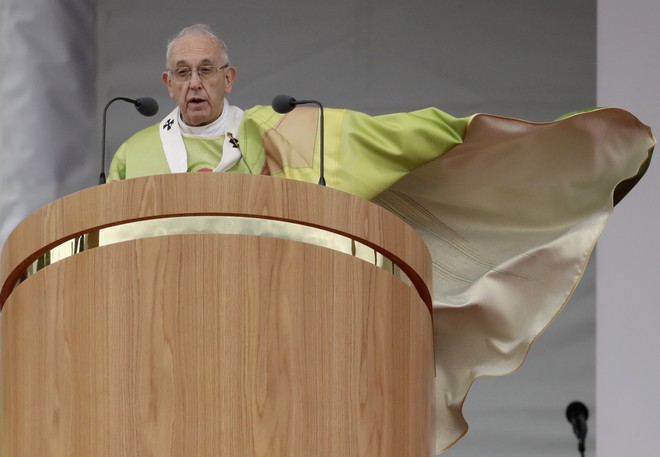 Καταγγελία πρώην Αρχιεπισκόπου για “συγκάλυψη κακοποίησης από τον Πάπα”