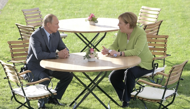 Συνάντηση Μέρκελ – Πούτιν: “Καλή θέληση” για συνεργασία στην επίλυση διεθνών διενέξεων
