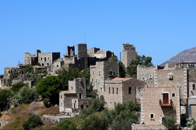 Βάθεια, εντυπωσιακά πυργόσπιτα στη Μάνη