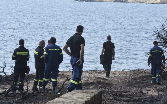 Συγγενής θυμάτων στο Μάτι έδειρε αξιωματικό της Πυροσβεστικής