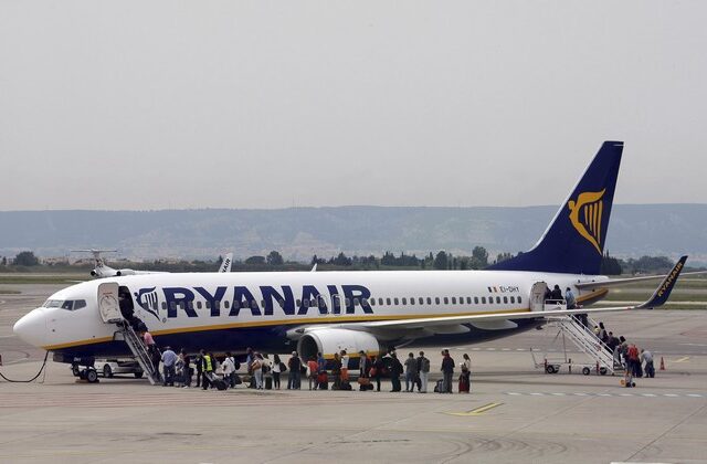 Ο λόγος που η Ryanair “έκοψε” τις δωρεάν αποσκευές