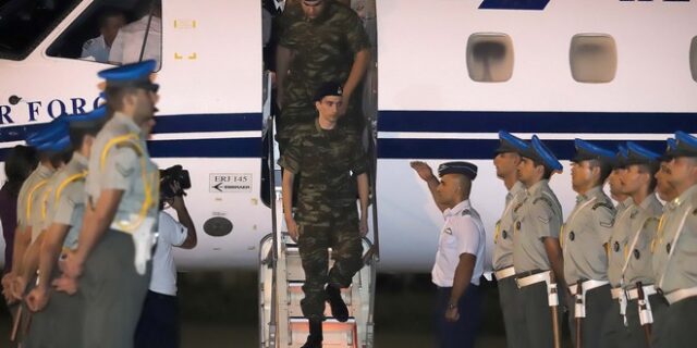 Κυβερνητικές πηγές: Ορθώς δεν συσχετίσαμε το θέμα των 8 Τούρκων με τους δύο Έλληνες στρατιωτικούς