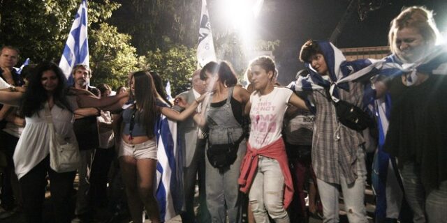 “Η ζωή τραβάει την ανηφόρα, με σημαίες και με ταμπούρλα”