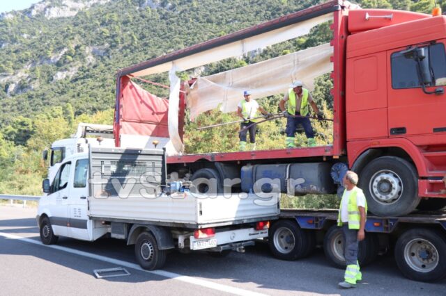 Καμένα Βούρλα: Νταλίκα πάνω σε νταλίκα διέλυσε τούνελ