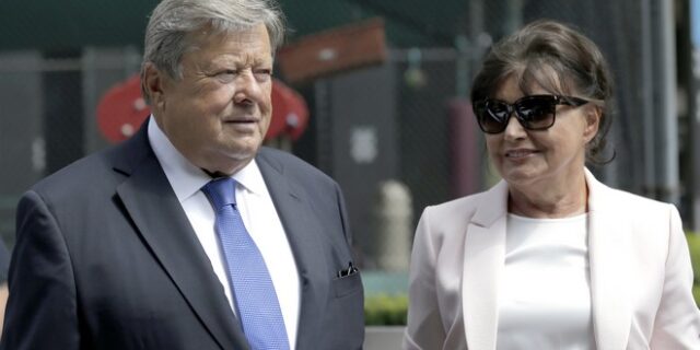 Τα πεθερικά του Ντόναλντ Τραμπ πήραν την αμερικανική υπηκοότητα