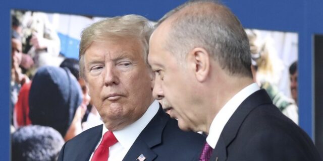 Εμπορικός πόλεμος: Οι αμερικανικές κυρώσεις “γκρεμίζουν” ρούβλι και τουρκική λίρα
