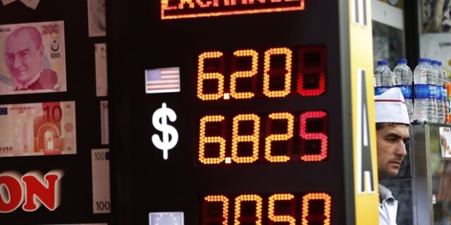 Τουρκικό εστιατόριο πρωτοστατεί στην εκστρατεία για τη λίρα με δωρεάν ψάρια