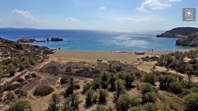 Μαγική Ελλάδα: Το φοινικόδασος των πειρατών με την εξωτική παραλία